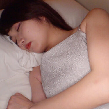 【フル視聴】4gousha-0054｜身体が弱いはるのが部屋で寝ている所を中出しセックス | 神回